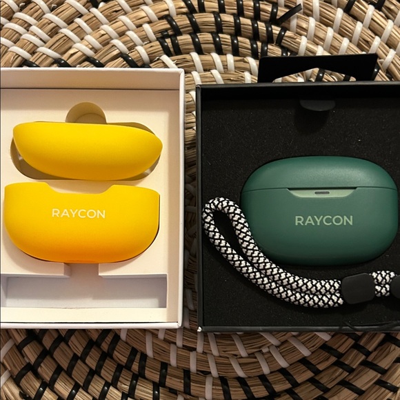 Raycon Earbuds & Case - Picture 2 of 7